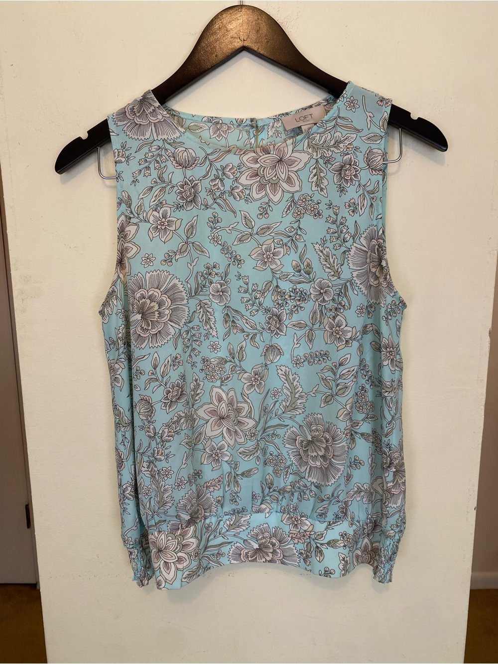 LOFT Blue Floral Round Neck Top Womens Small Sleeveless Smocked Banded Hem